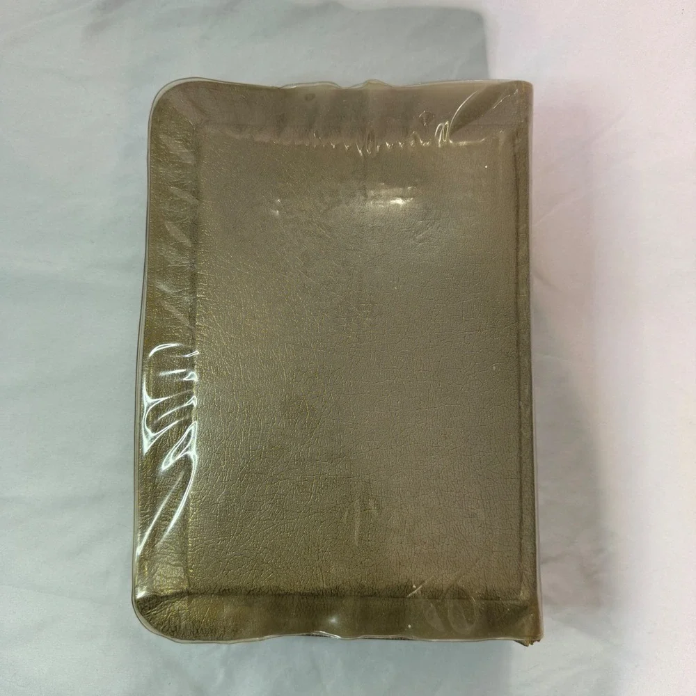1965 Holy Name Deluxe Edition Catholic Bible Gold Gilt Illustrated Vintage